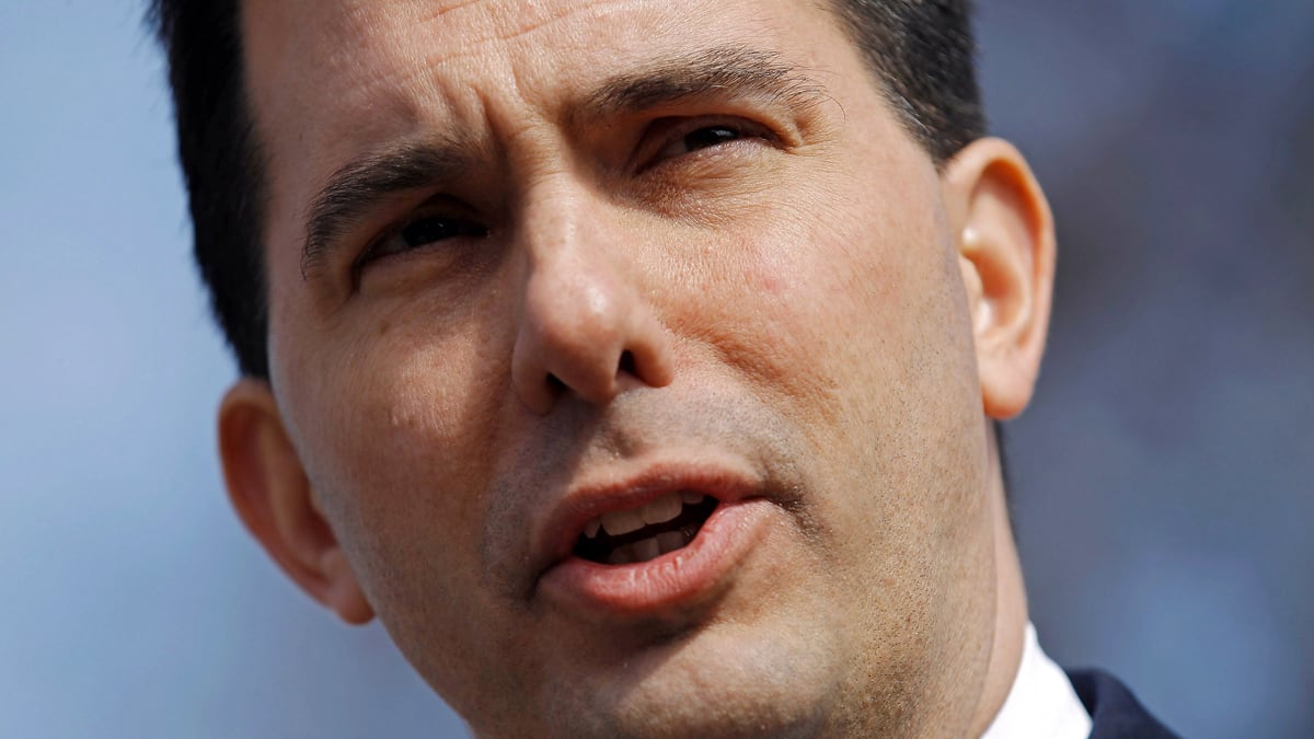 cheats/2012/05/29/scott-walker-raises-5-million/scott-walker-wisconsin-governor-cheat_slor1h