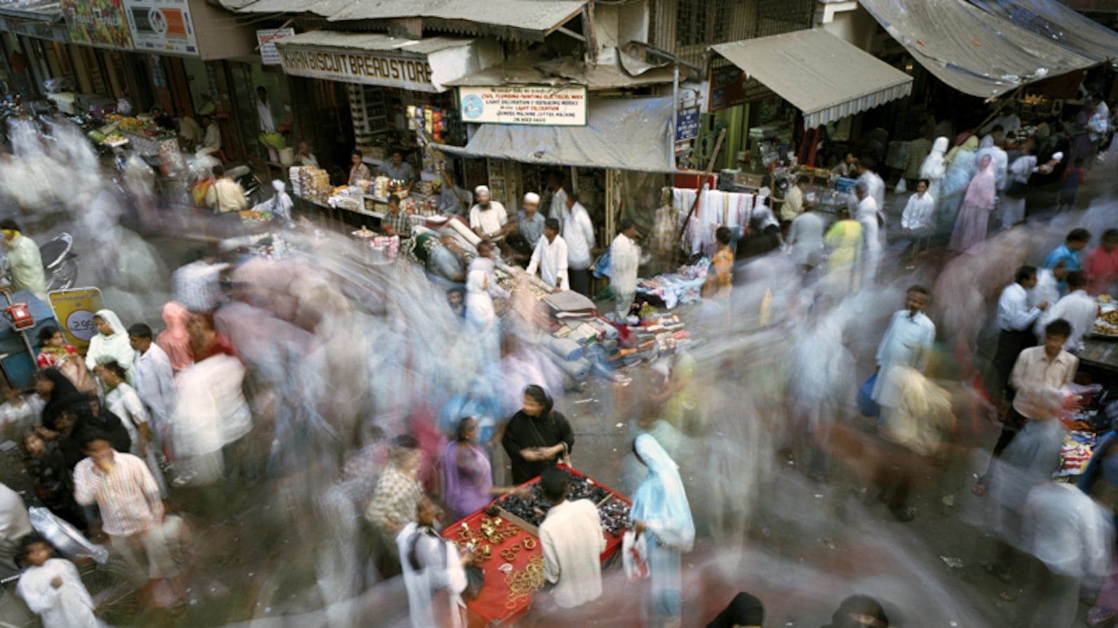 articles/2012/05/25/mumbai/metropolis-martin-roemers-bombay2_yk44an