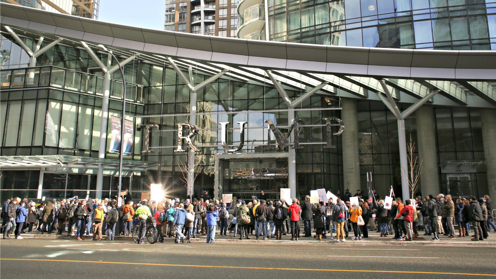 170712-trump-vancouver-cheat_zyzfa5