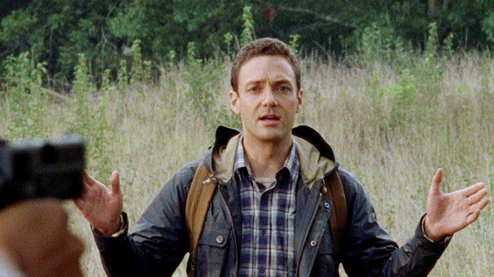 articles/2015/02/15/the-walking-dead-s-first-gay-man-meet-aaron-a-mysterious-new-member-of-zombieville/150216-leon-walking-dead-aaron-tease_yxbnhx