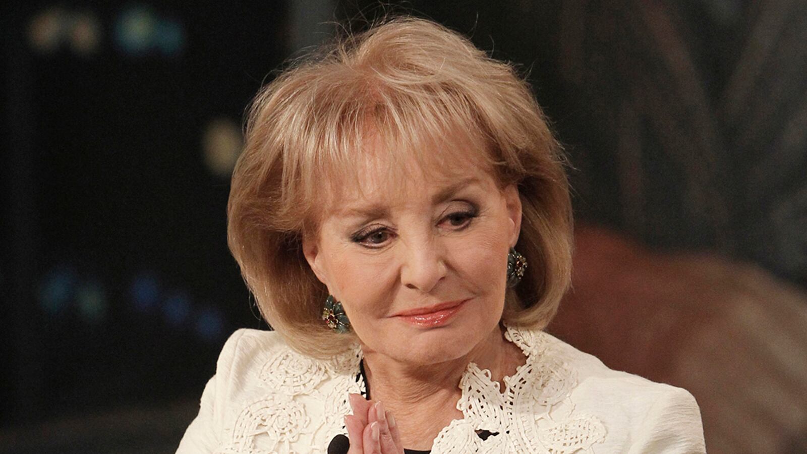 articles/2013/05/13/as-classy-as-ever-barbara-walters-announces-her-retirement-on-the-view-author-kevin-fallon/130513-barbara-walters-fallon-tease_rpueb2