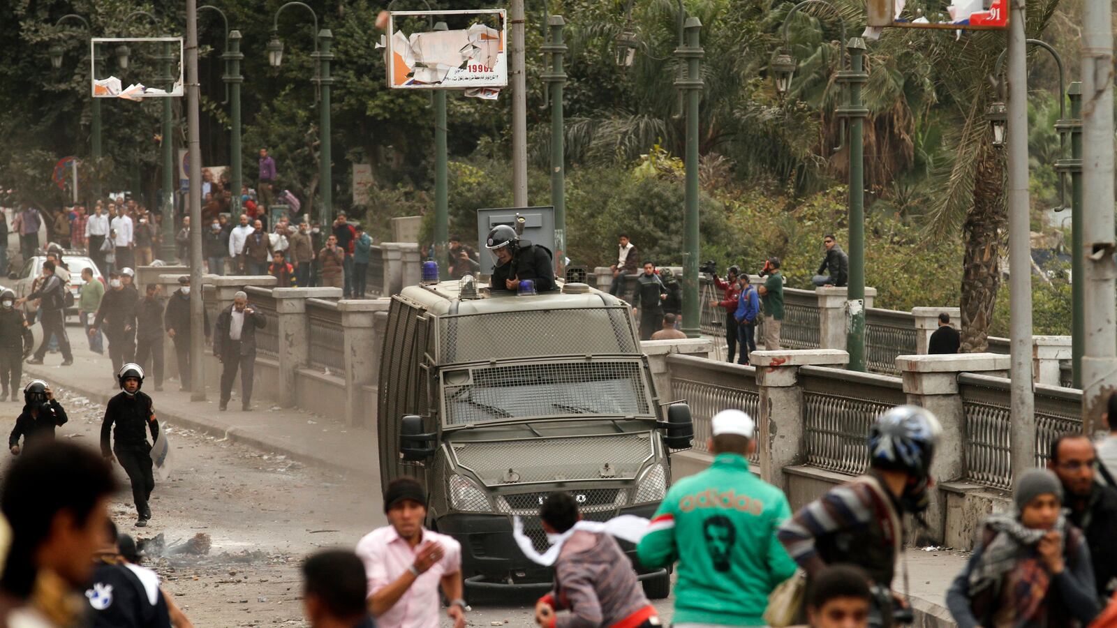 cheats/2013/01/28/riots-rage-in-port-said-cairo/130128-egypt-state-emergency-box2_xhottg