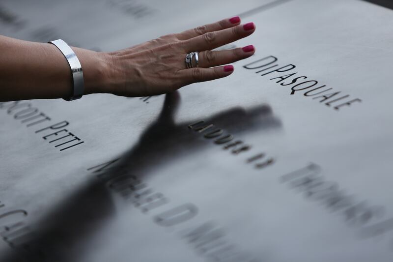 galleries/2013/09/11/a-nation-remembers-9-11-photos/130911-remembering2_csirqk