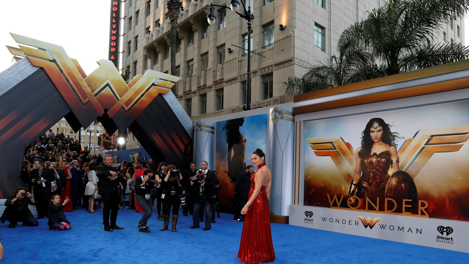 170604-wonder-woman-makes-history-cheat_zif0ts