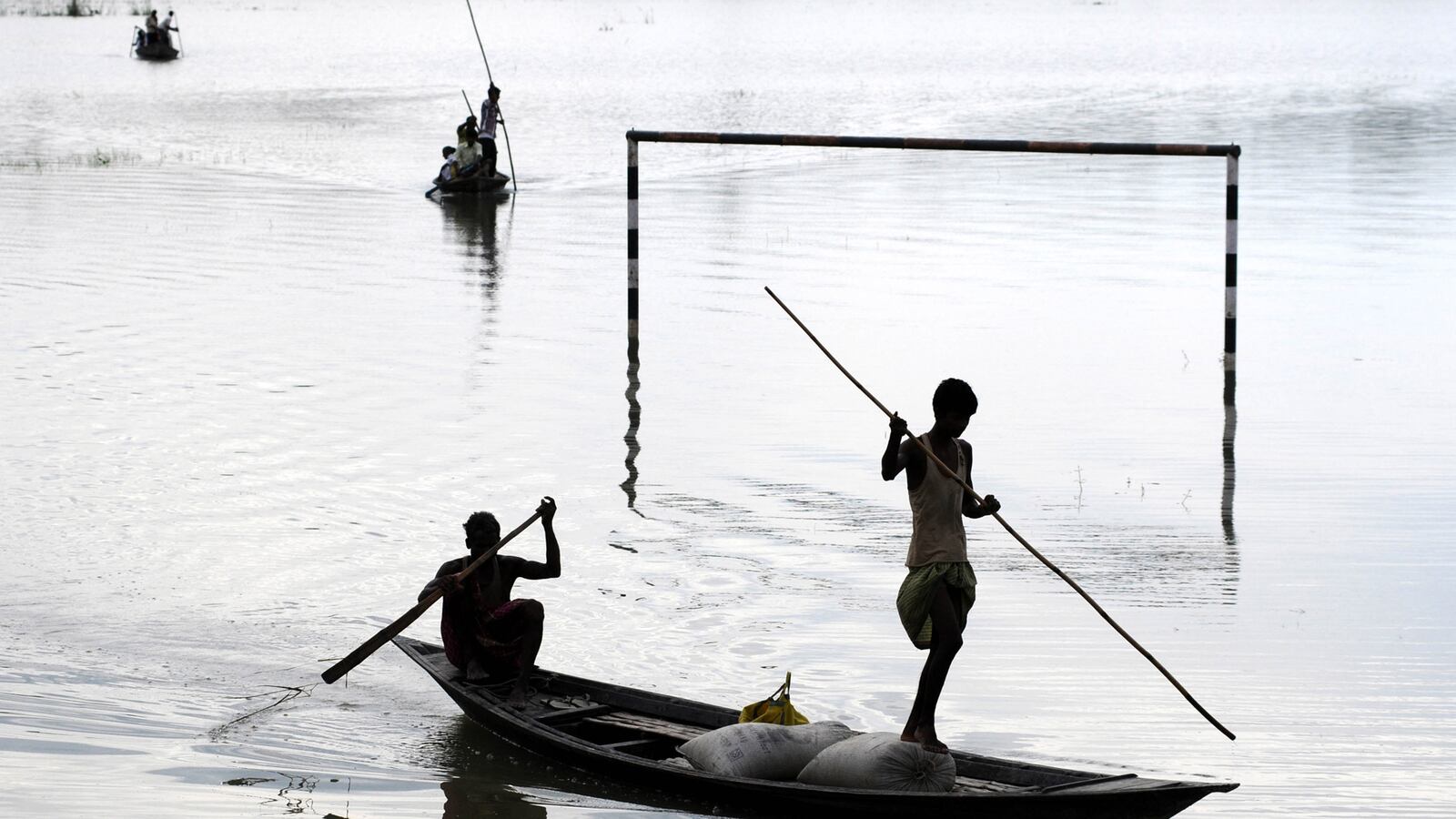 cheats/2012/07/04/95-dead-after-india-floods/india-floods-killed-cheat_h401a8