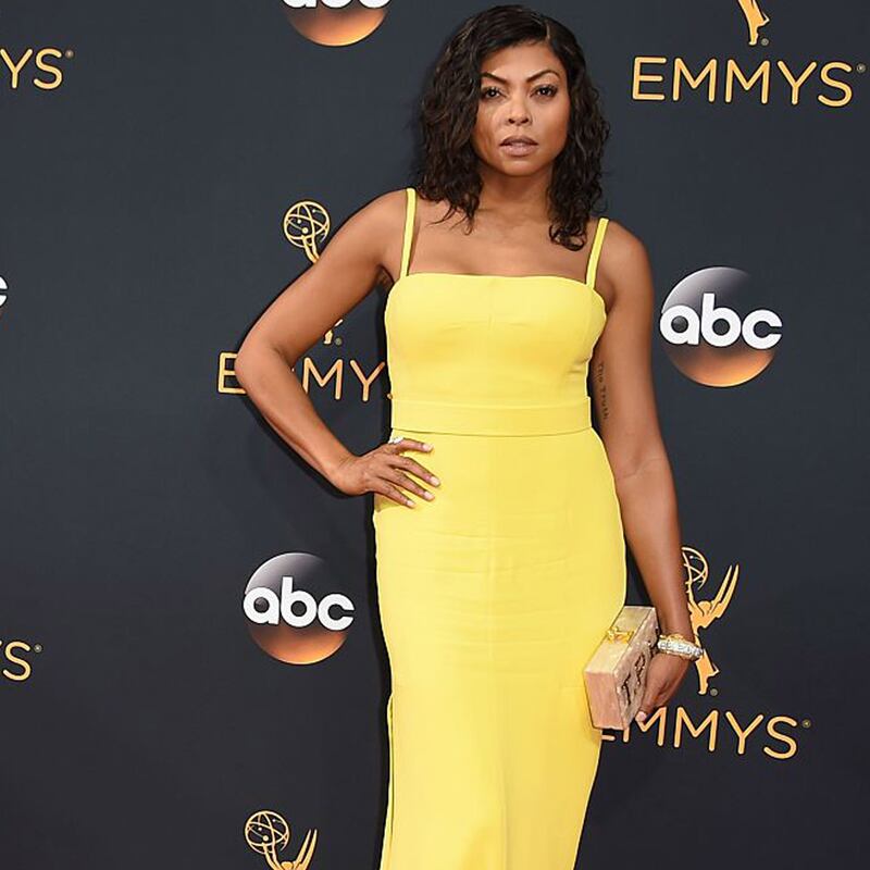 galleries/2016/09/18/how-to-win-the-emmys-red-carpet-starring-claire-danes-niecy-nash-and-emilia-clarke/160918-68-Annual-Emmy-Gallery-26_ojjjjc