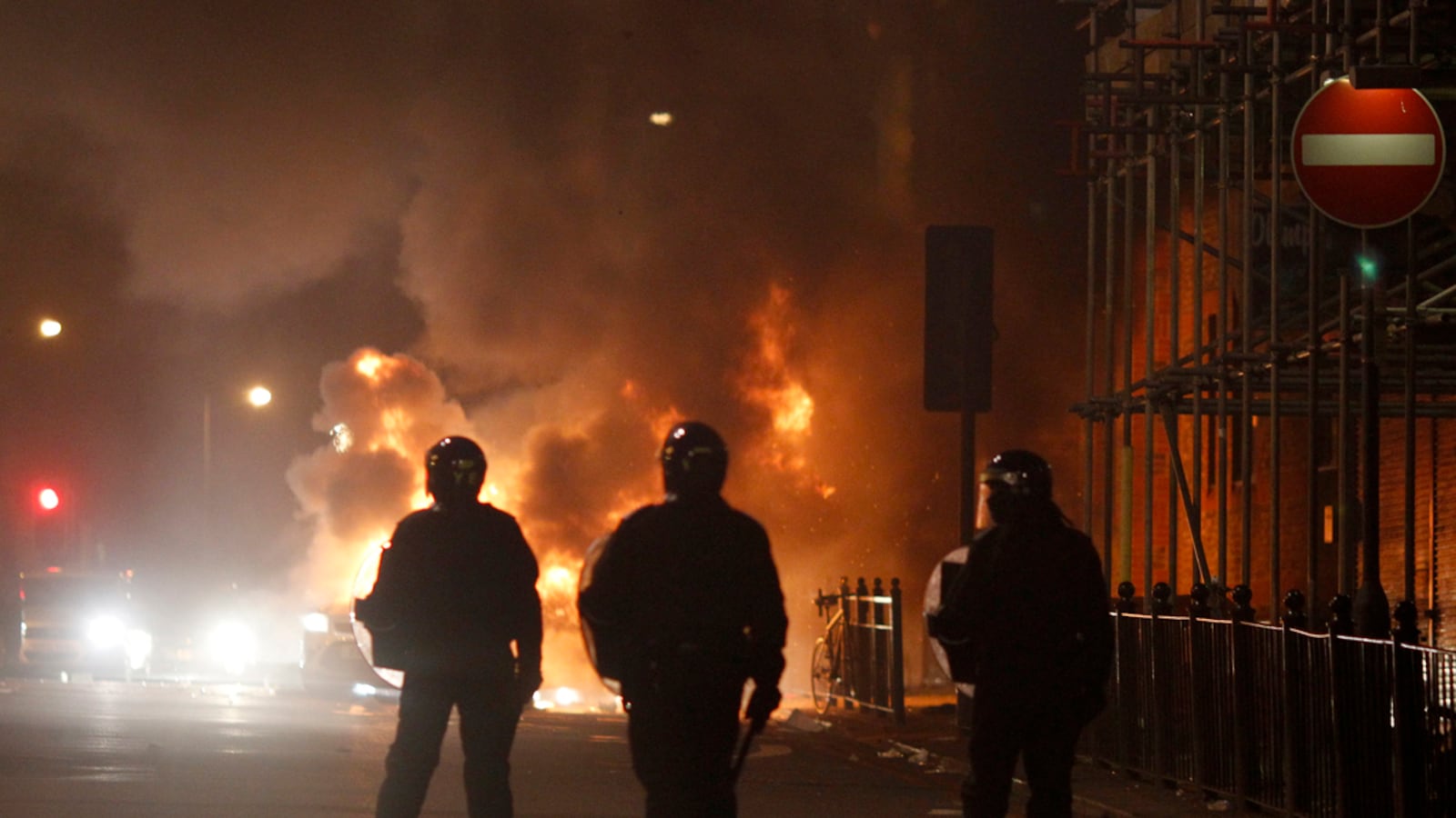 cheats/2011/08/07/riots-grip-north-london/london-riot-cheat_gyptto