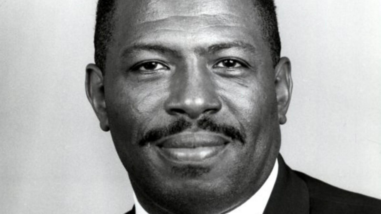 articles/2017/04/10/first-judge-killed-in-chicago-history-by-gun-violence-he-fought/170410-Chiarito-Raymond-Myles-tease_wbuara