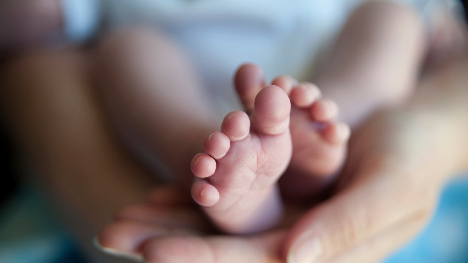 articles/2015/06/05/new-mom-begged-doc-no-don-t-cut-me/150604-zadrozny-episiotomy-tease_upzwek