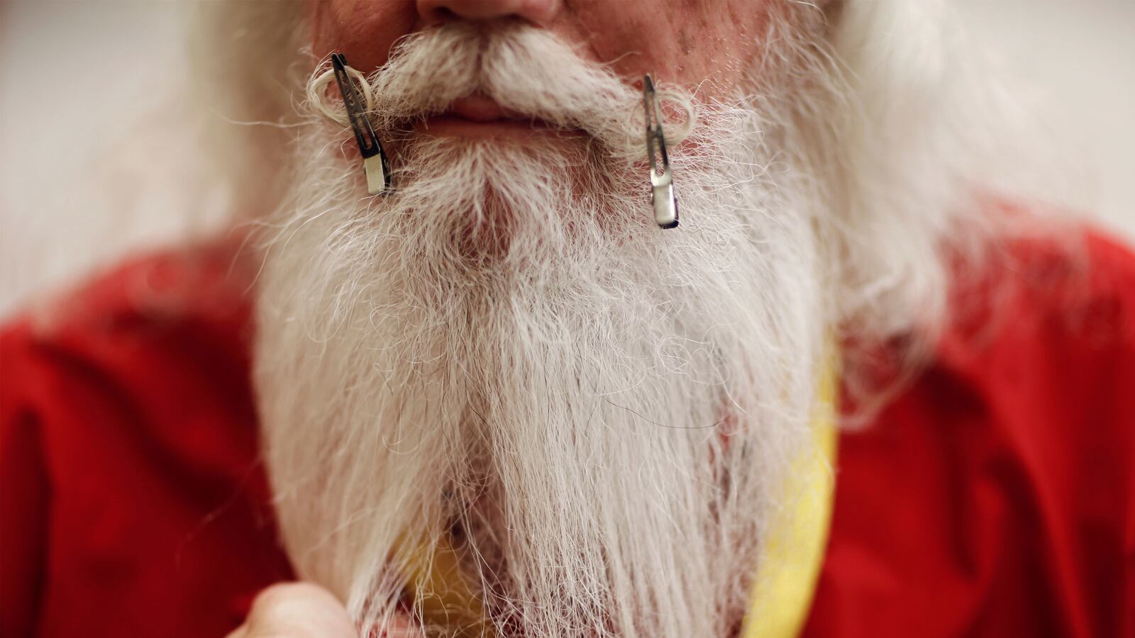 galleries/2016/11/25/the-art-of-becoming-santa-photos/161122-art-of-becoming-santa-GAL-01_onogwa