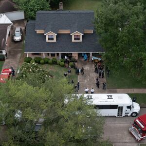 2021-04-30T154154Z_797941643_RC2F6N97VD6E_RTRMADP_3_HOUSTON-SMUGGLING_n3en1d