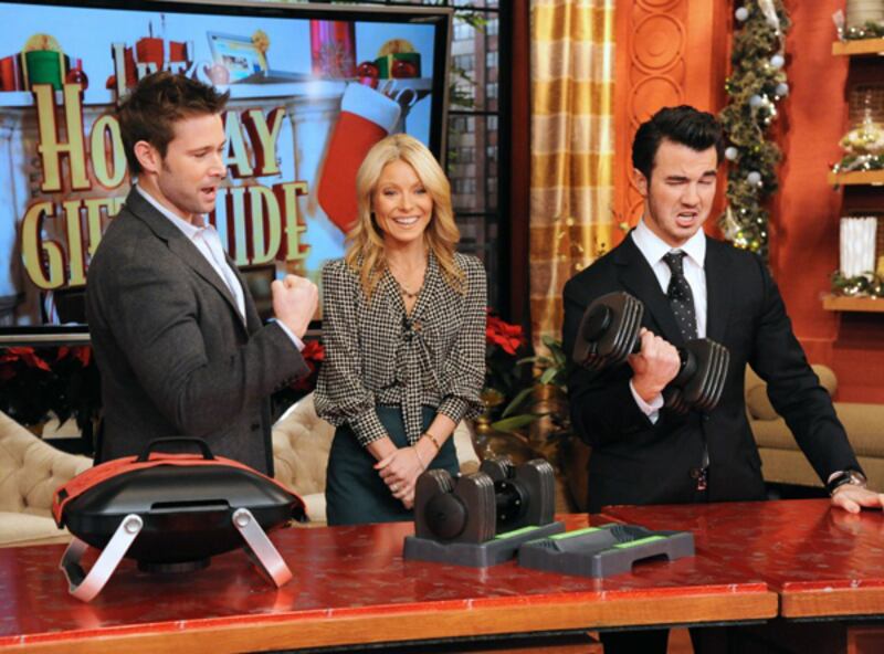 galleries/2011/12/18/jason-segal-britney-spears-chelsea-handler-and-more-celebrity-twitter-pictures/kevin-jonas-celebrity-twitter-pictures_ys3m3d