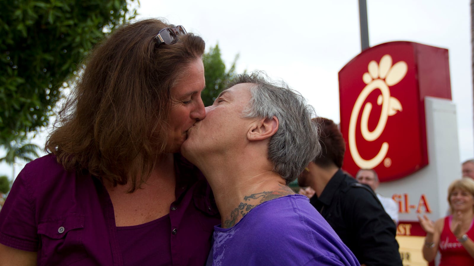 cheats/2013/06/28/chick-fil-a-ceo-blasts-scotus/130628-chick-fil-gay-cheat_dfunip