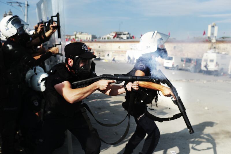 galleries/2013/06/12/istanbul-youth-in-revolt-photos/130610-turkey1b_cdrbel