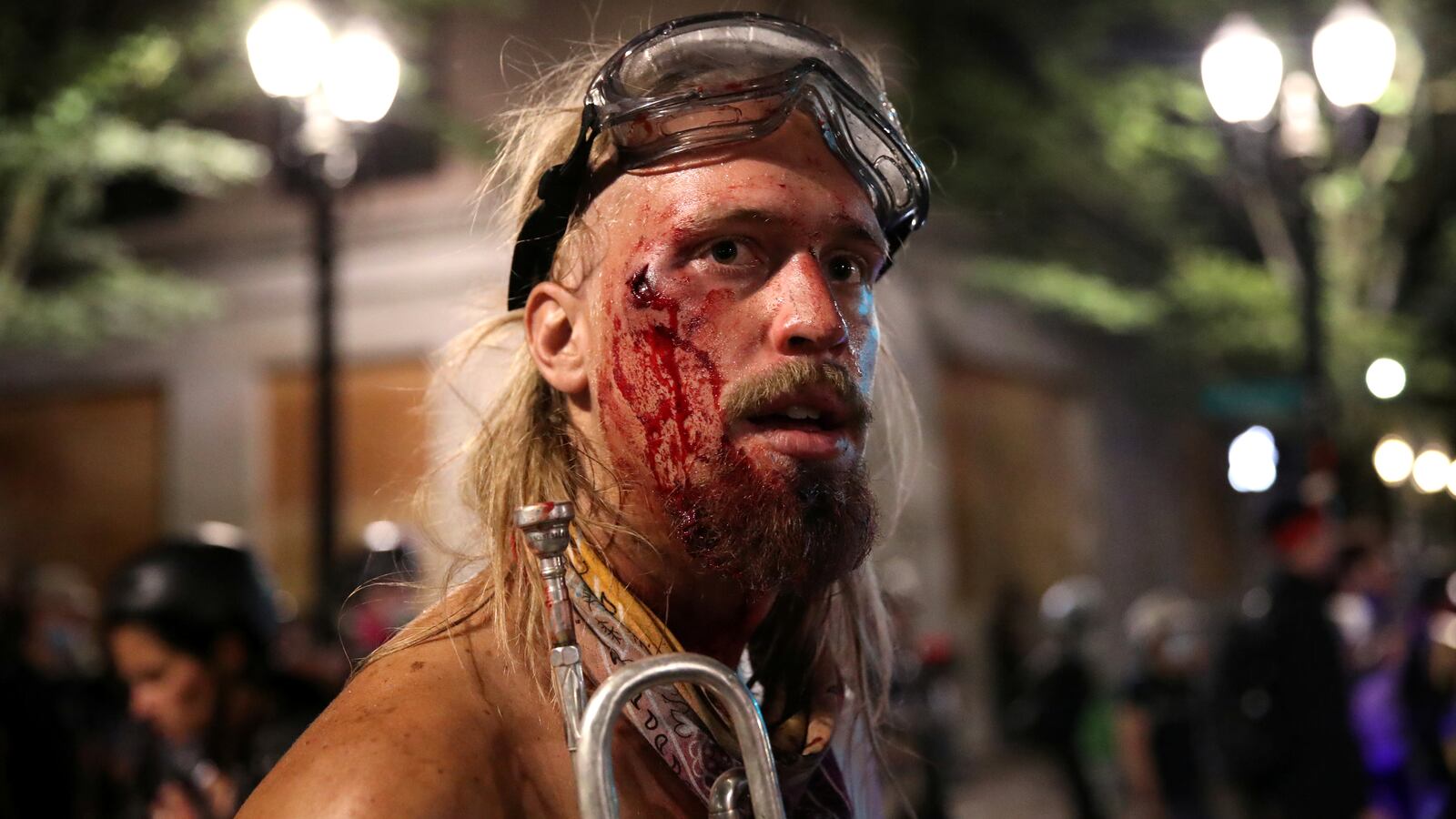 2020-07-27T084208Z_427031589_RC2K1I9NGEUP_RTRMADP_3_GLOBAL-RACE-PROTESTS-PORTLAND_vowxkh