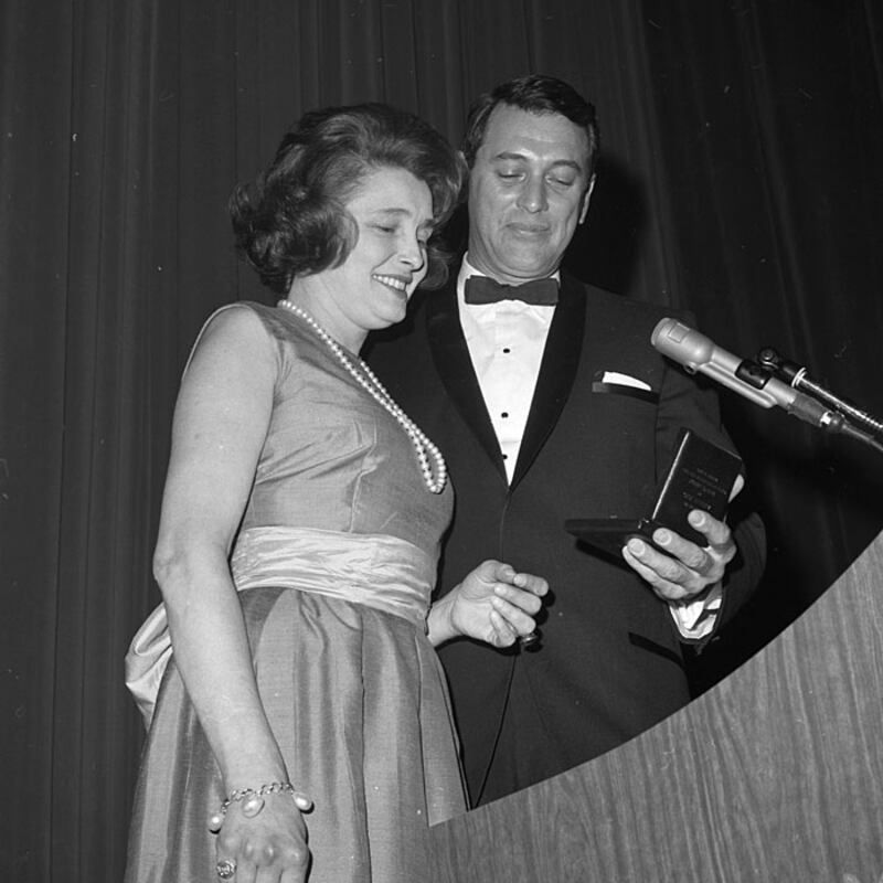 galleries/2010/08/12/patricia-neal/patricia-neal-9_hrtabs