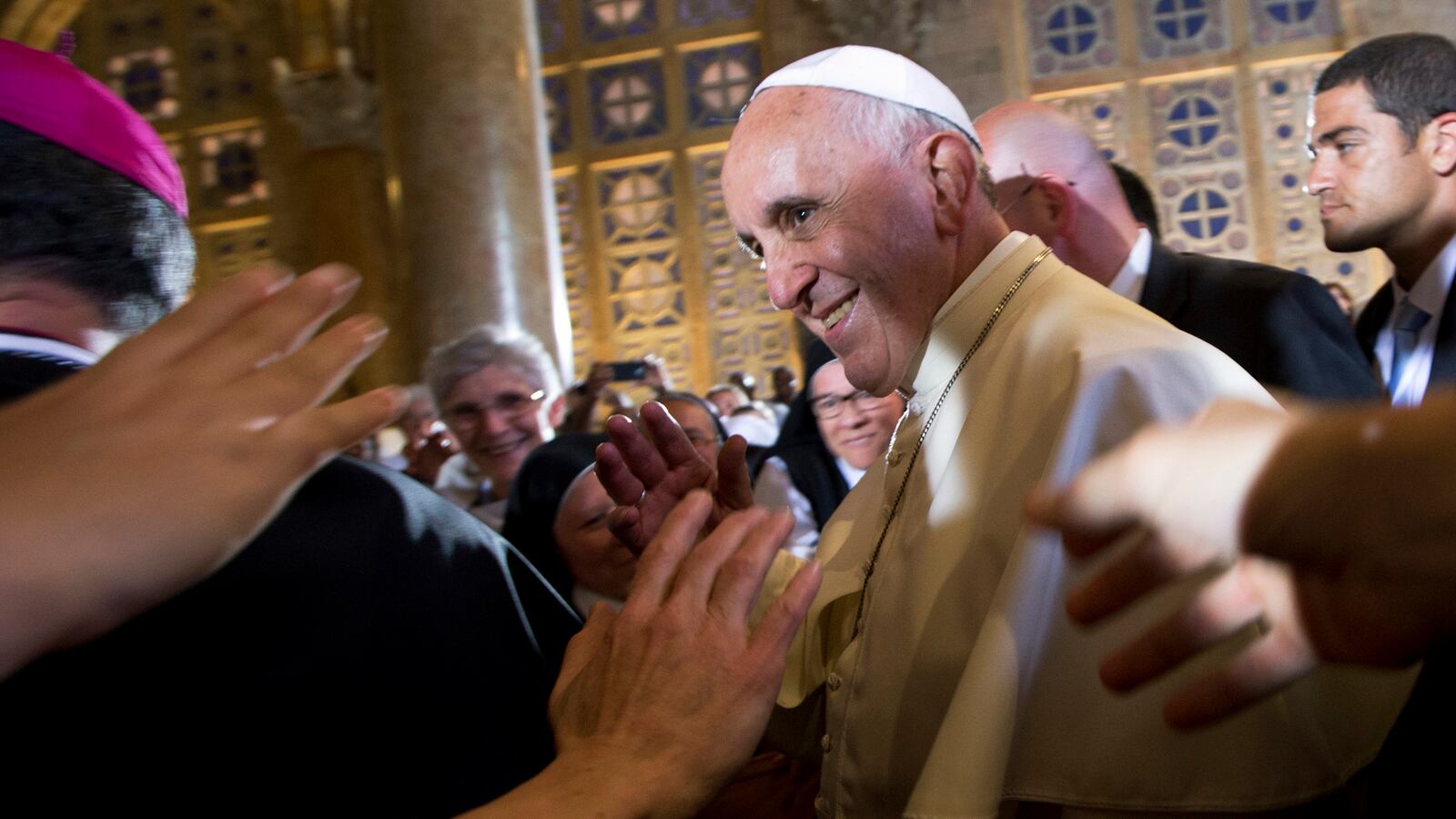 cheats/2014/05/27/pope-to-meet-sex-abuse-victims/140527-pope-francis-cheat_ggyiis