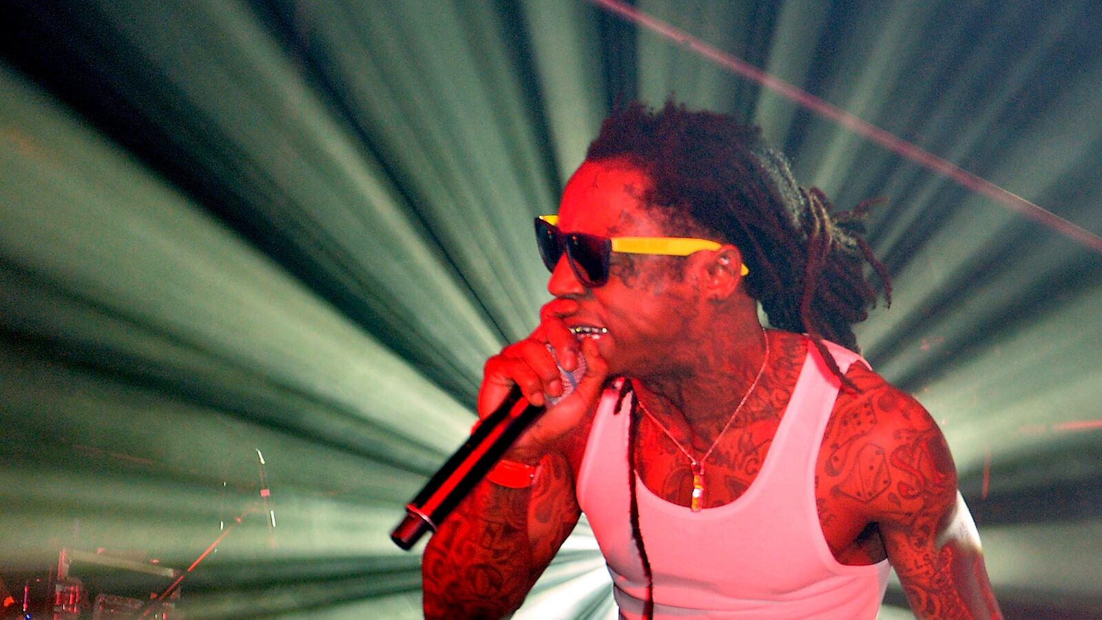 cheats/2013/03/15/lil-wayne-in-critical-condition/130315-lil-wayne-breaking-tease_gugfyi
