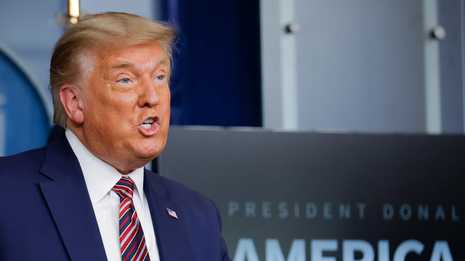 2020-11-20T201253Z_888060271_RC287K9J4E9K_RTRMADP_3_USA-TRUMP_ppumb3