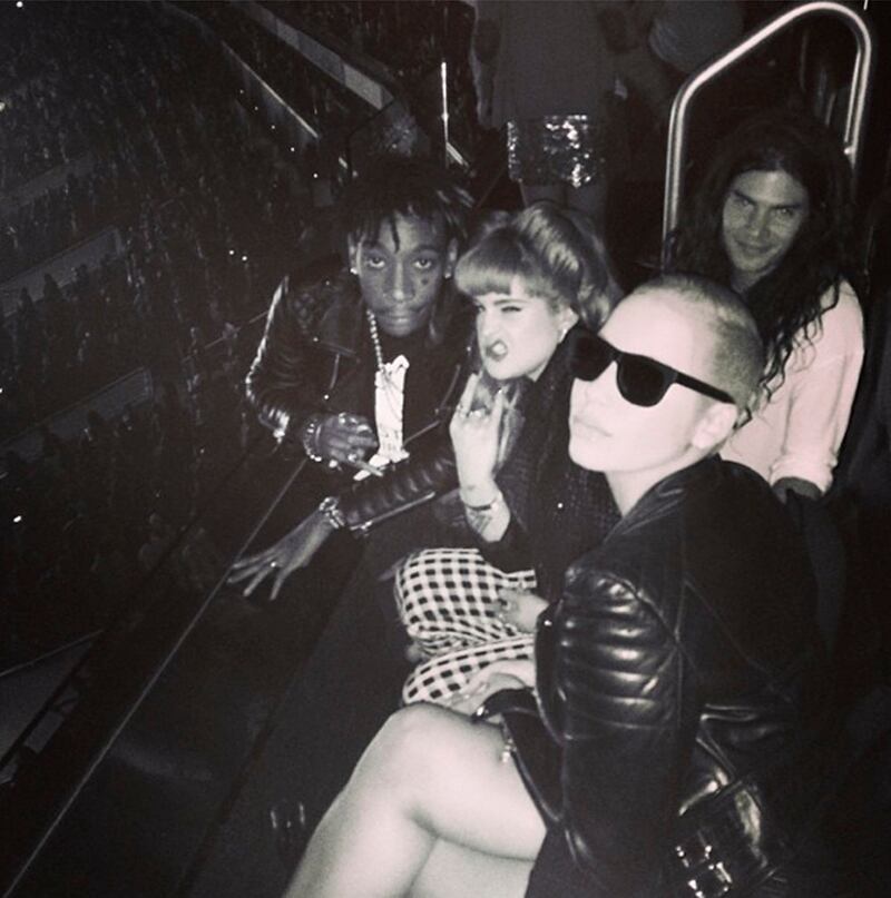 galleries/2013/12/08/kimye-britney-spears-and-the-week-s-best-celebrity-selfies-photos/131206-osbourne_f2smql