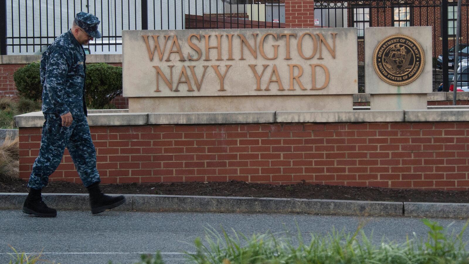 cheats/2015/07/02/d-c-navy-yard-locked-down/150702-washington-navy-yard-cheat_mxnbhc