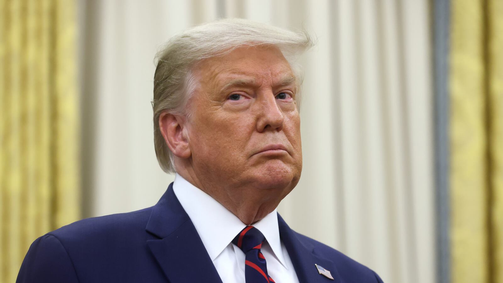 2020-08-04T210516Z_1450336313_RC297I924392_RTRMADP_3_USA-TRUMP_vkdzre