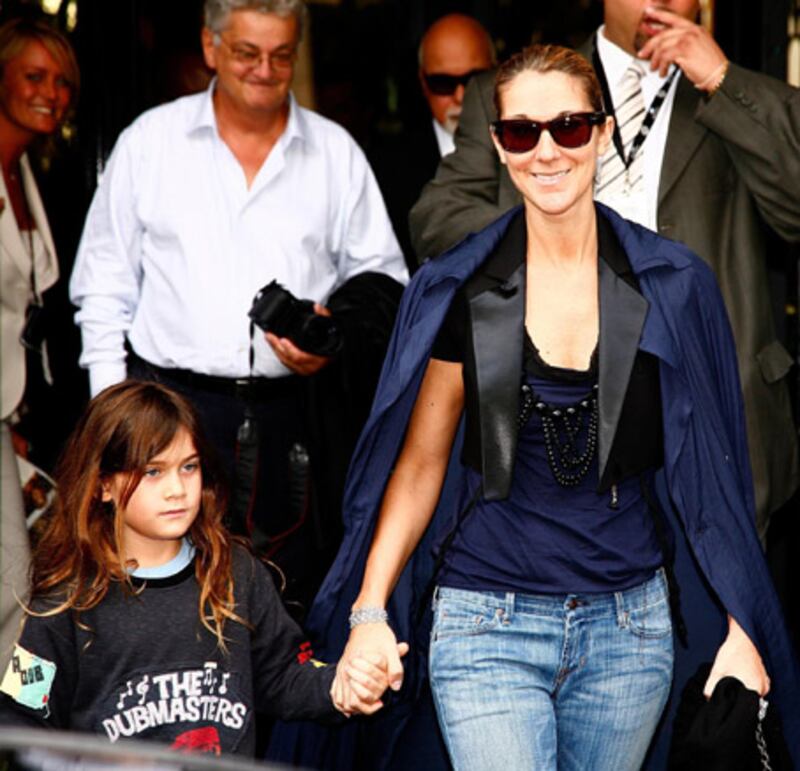 galleries/2009/08/23/fortysomething-moms/ancient-moms---celine-dion_st1fah