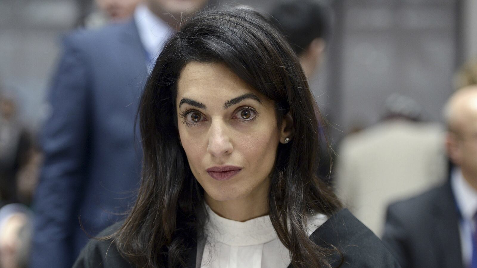 cheats/2016/06/09/amal-clooney-to-represent-isis-survivor/150306-amal-clooney-cheat_okyqmv