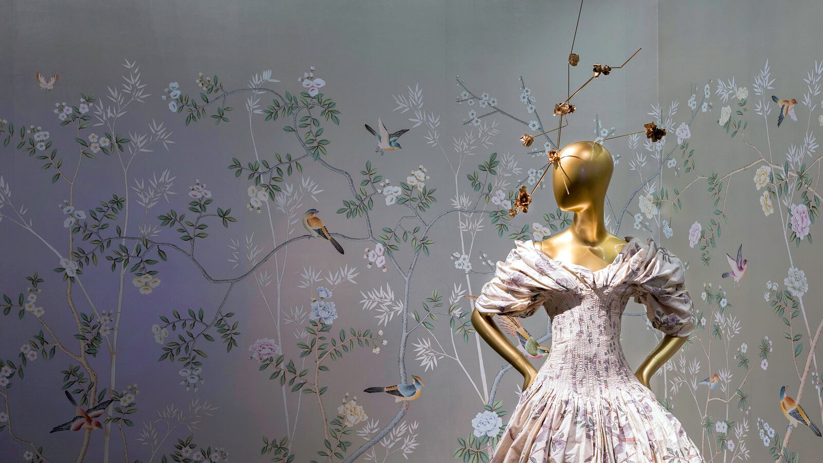 articles/2015/09/06/china-through-the-looking-glass-is-the-met-s-most-popular-fashion-show-ever/150950-mcnearney-met-exhibit-tease_hbyri2