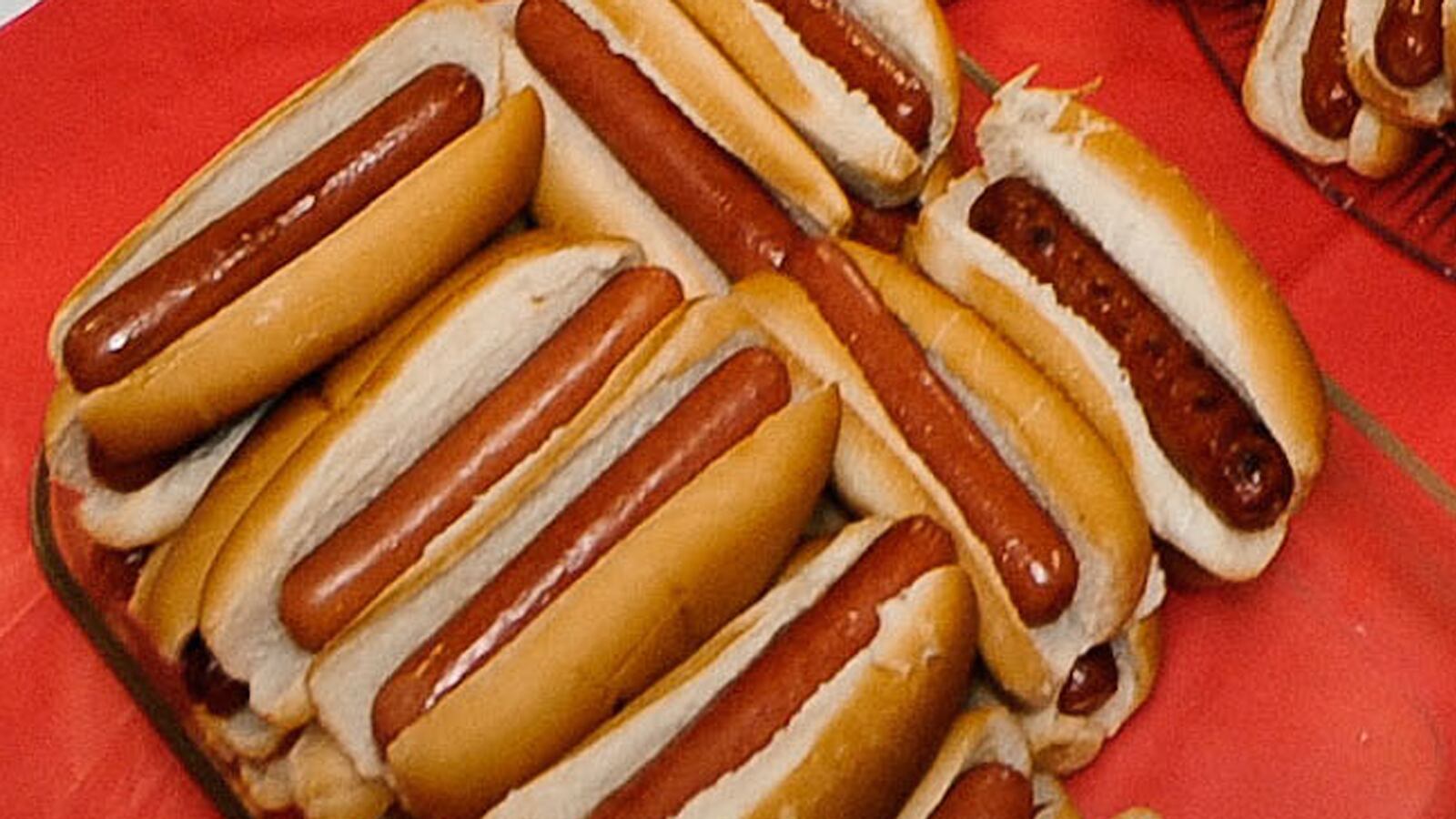 cheats/2014/04/21/kraft-recalls-96k-lbs-of-wieners/140421-hotdog-recall-cheat_bzb8mi