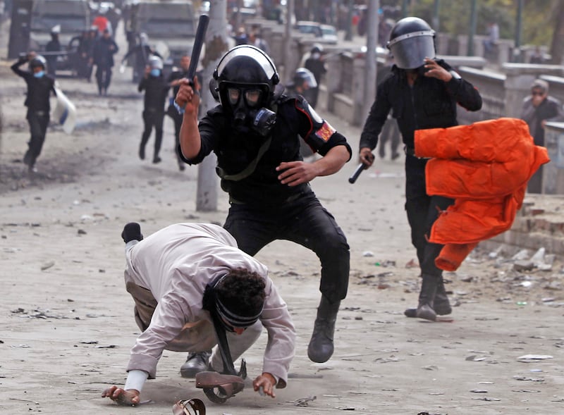 galleries/2013/01/29/rage-in-egypt-over-port-said-verdict-morsi-government-photos/egypt-unrest-7_ivir2g