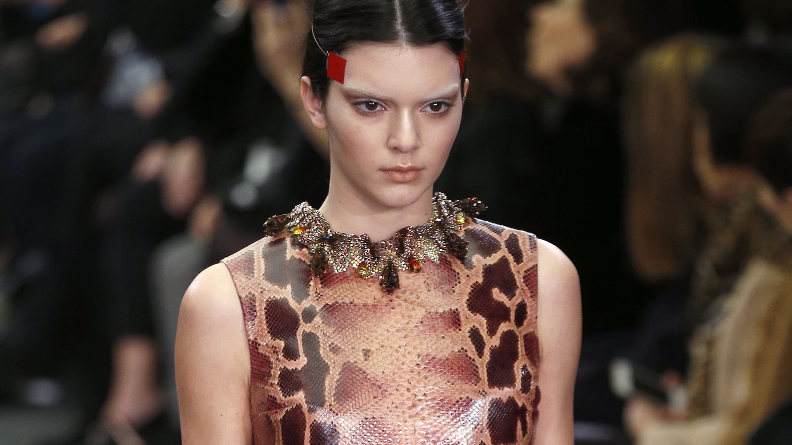 articles/2014/03/03/kendall-jenner-walks-for-givenchy-suzy-menkes-named-international-vogue-editor/140303-kendall-jenner-givenchy-cheat_jat2l4