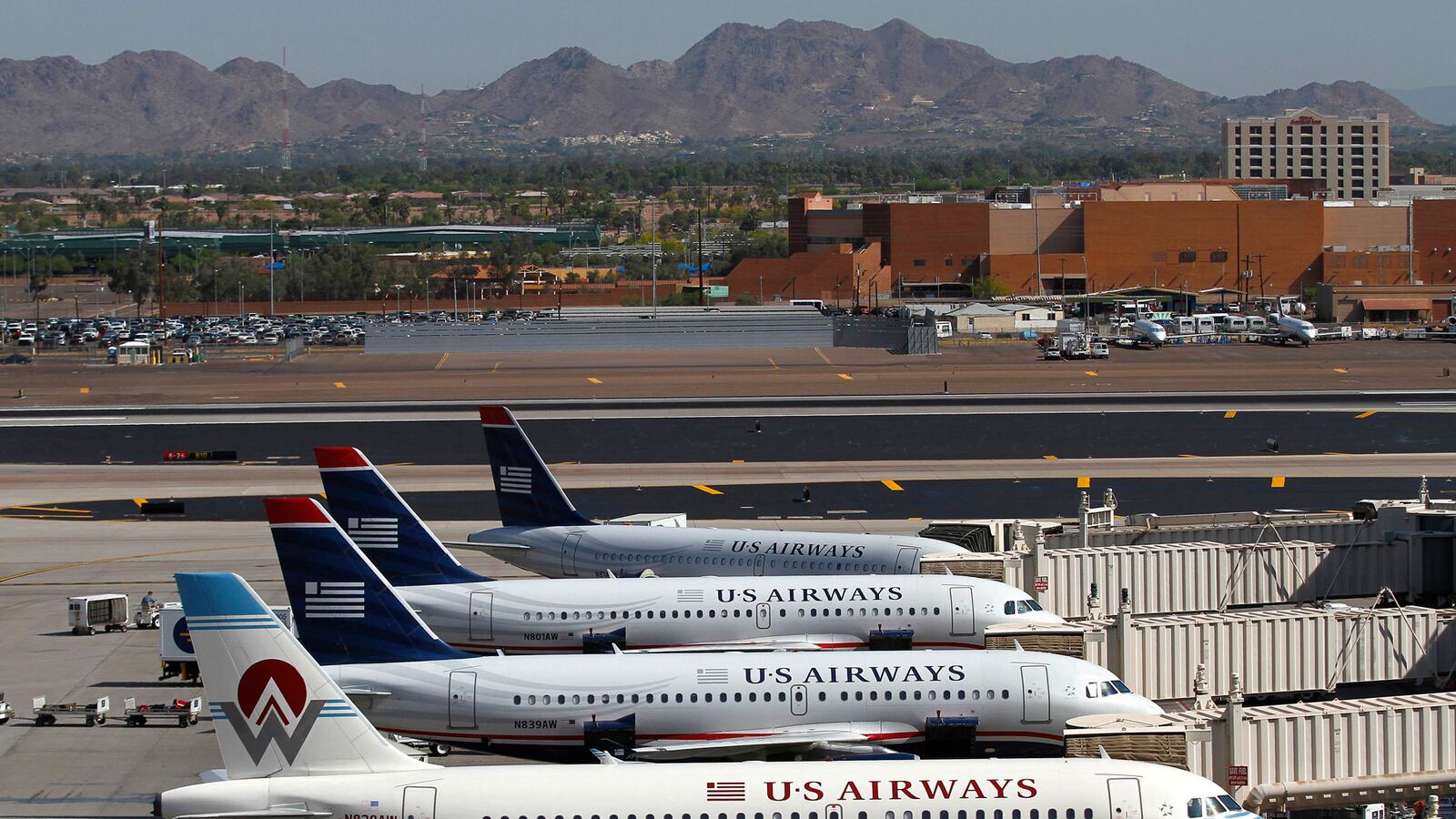 cheats/2015/04/13/us-airlines-performance-declined-in-2014/american-us-airways-merge-cheat_saz6wq