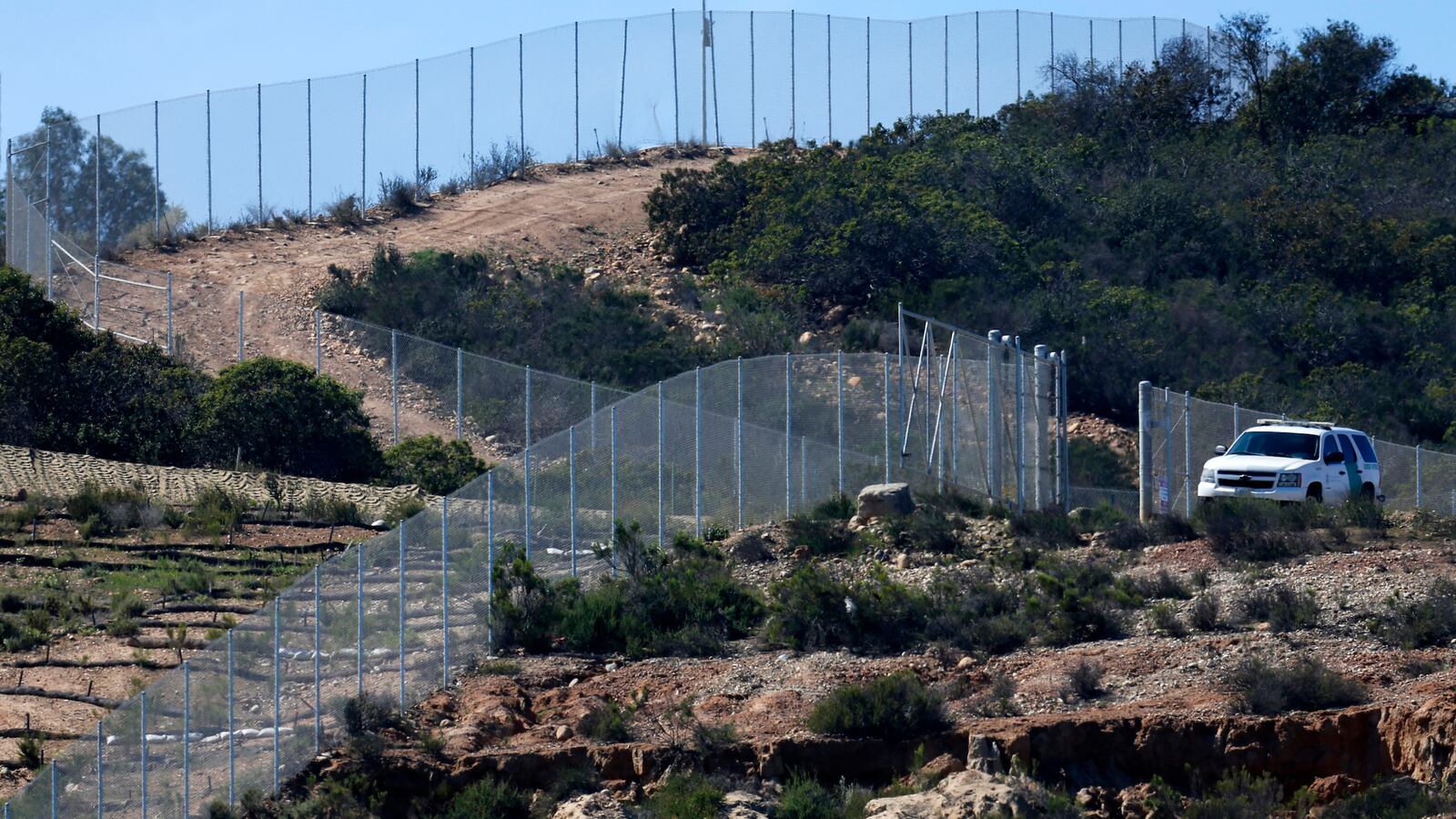 cheats/2015/06/15/border-patrol-agents-absolved-in-shootings/150615-patrol-cheat_wgdoiq