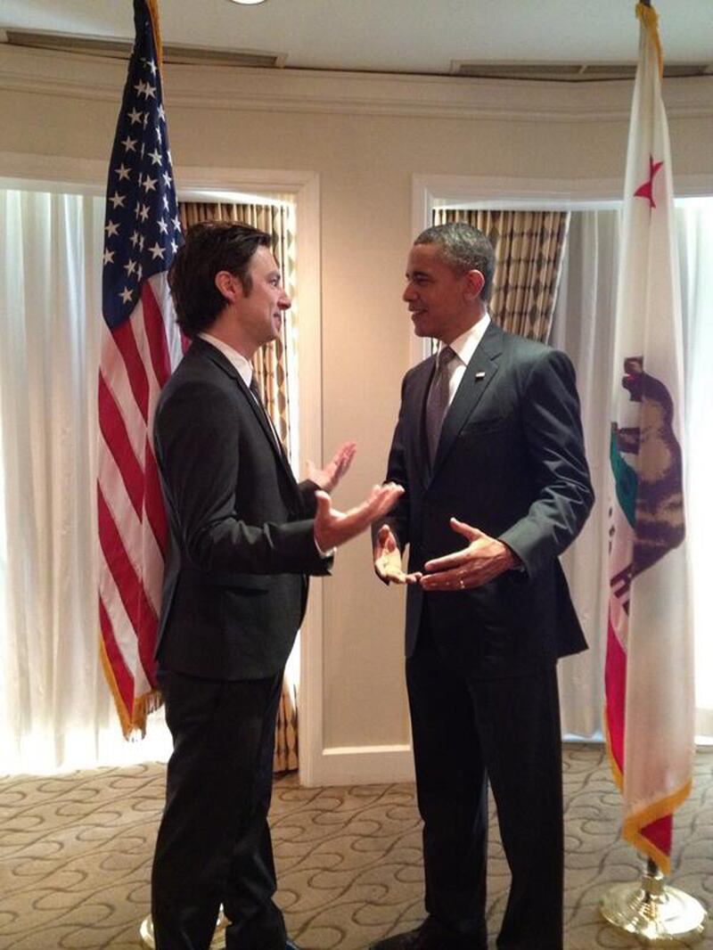 galleries/2013/10/26/miley-cyrus-madonna-the-week-in-celebrity-selfies-photos/131025-braff-selfie_cq47cj