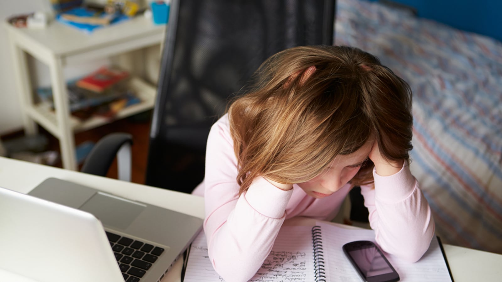 articles/2014/02/10/old-digital-harassment-is-the-new-means-of-domestic-abuse/140210-goff-abuse-tease_tnnq1o