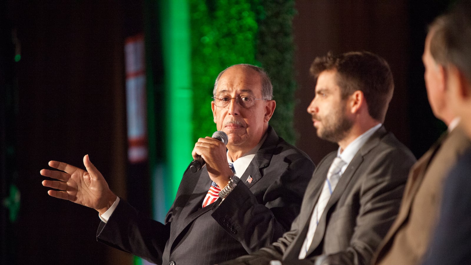 articles/2013/10/10/the-key-to-being-a-leader-during-crisis-break-the-rules/131010-hero-crisis-leadership-tease_psk72p