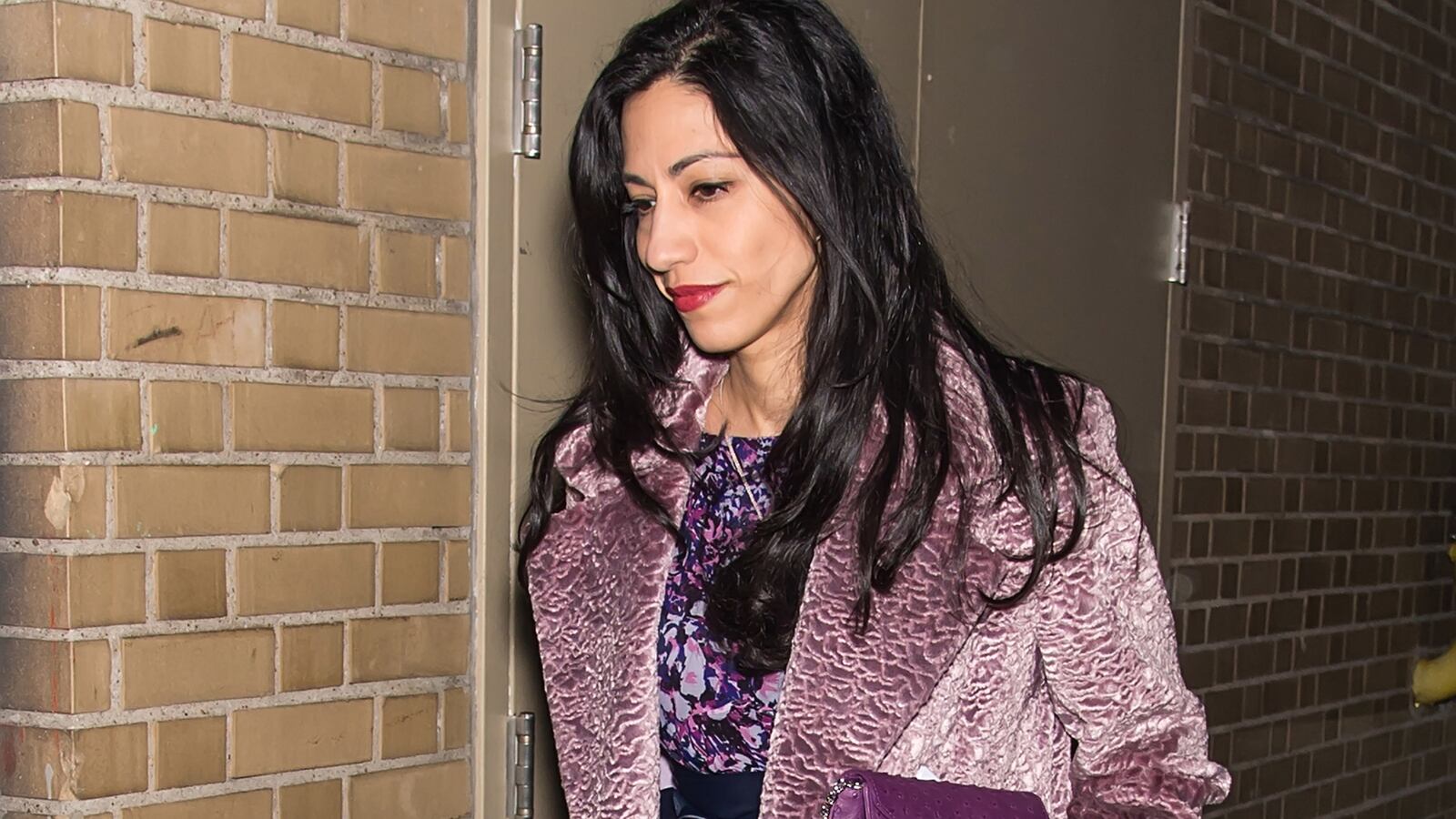 articles/2017/02/13/huma-abedin-s-emotional-nyfw-moment-prabal-gurung-and-tracy-reese-s-proudly-political-shows/170213-crocker-huma-tease_rvnfdy