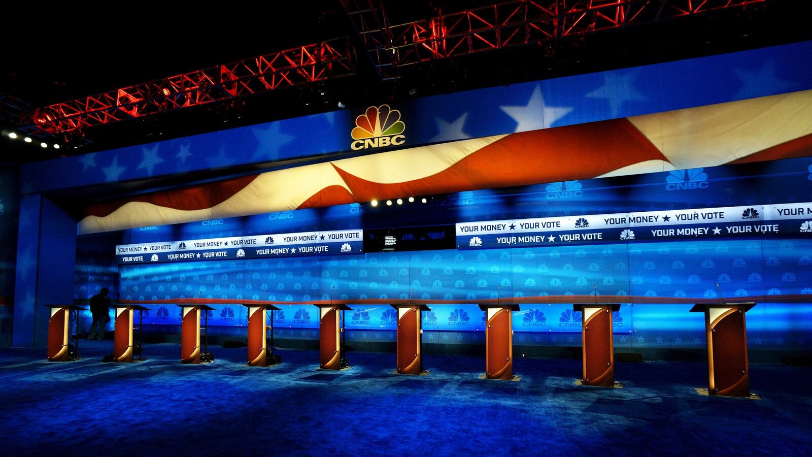 cheats/2015/10/28/christie-paul-campaigns-gripe-about-their-debate-greenrooms/151028-debate-cheat_mblgtq