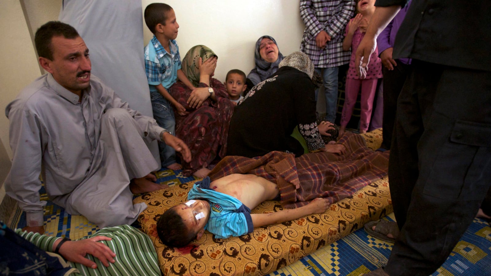 articles/2012/06/08/the-u-n-sanctions-intervening-to-protect-civilians-so-why-not-in-syria/syria-lessons-hilsum_jakzqz