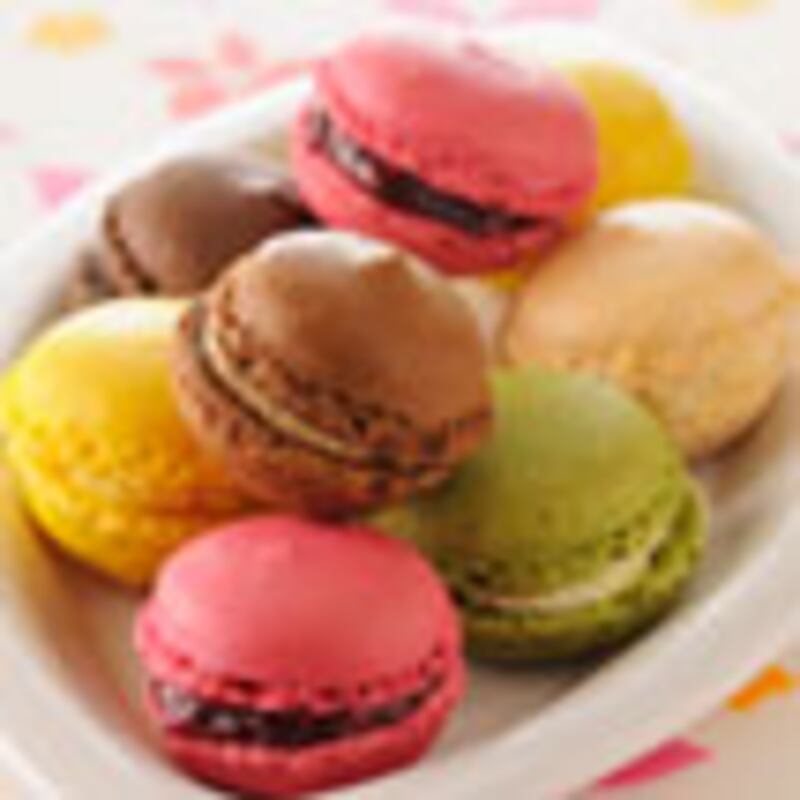 articles/2009/12/08/the-great-holiday-cookie-exchange/holiday-cookies---french-macaroons-3_lyqfiz