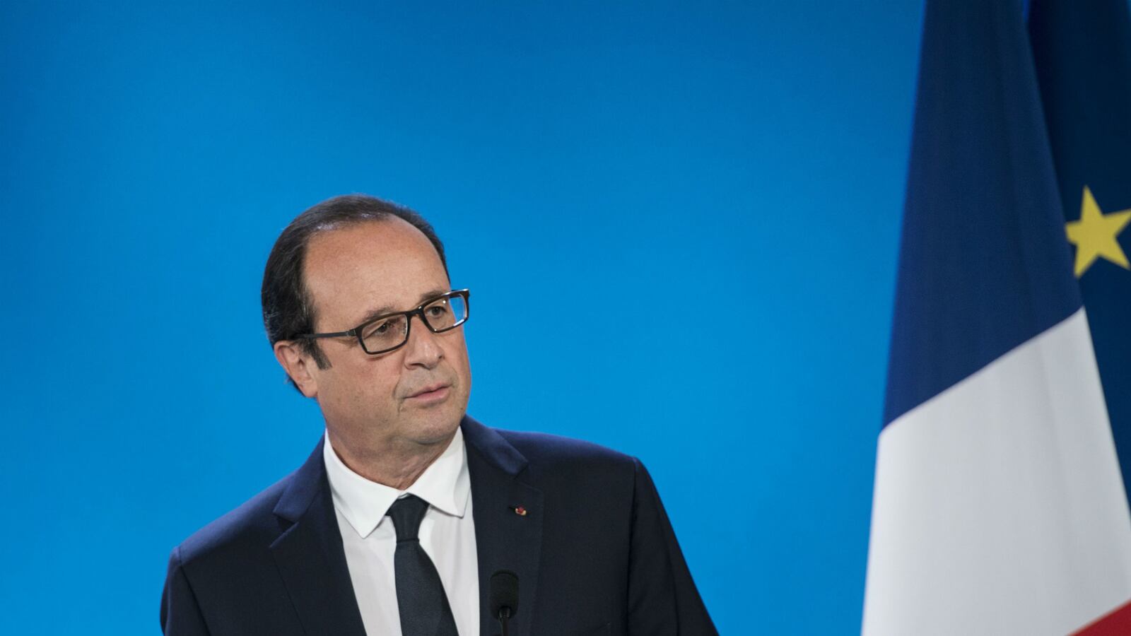 cheats/2014/09/19/france-agrees-to-launch-iraq-air-strikes/140918-francois-hollande-cheat_odis2b