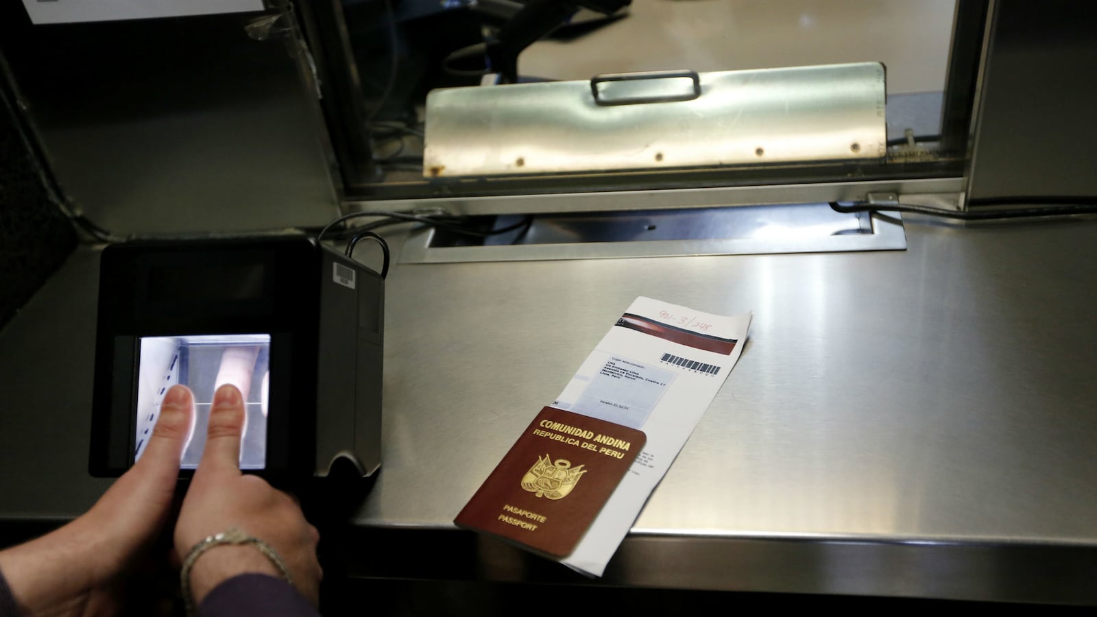 cheats/2015/12/08/house-passes-bill-to-tighten-visa-rules/151209-house-passes-bill-visa-waiver-program-cheat_voh3cs