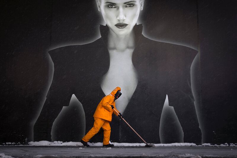 galleries/2014/01/11/week-in-photos-january-11-2014/140109-worker-snow-wip_dbveb3