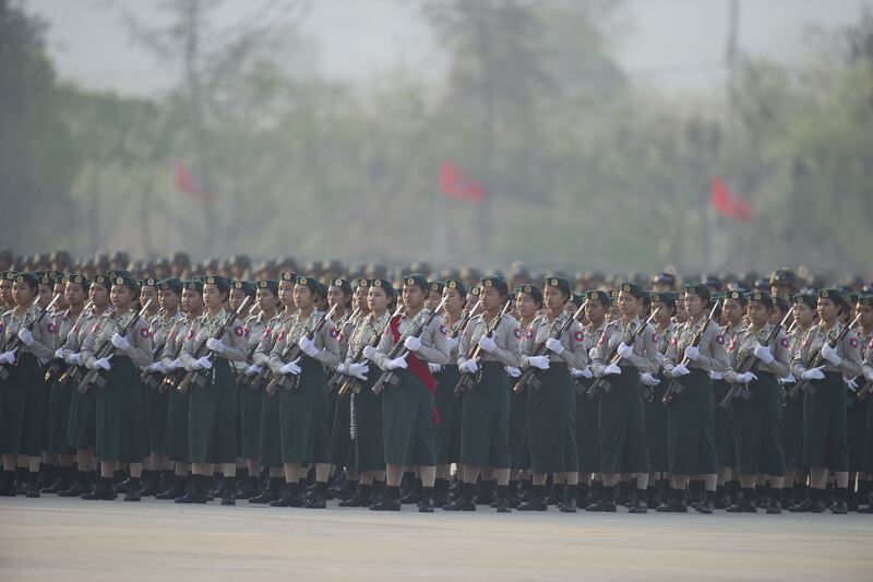 articles/2015/05/10/they-built-a-capital-and-no-one-came-inside-burma-s-ghost-city/150509-strochlic-ghost-town-embed_qn774x