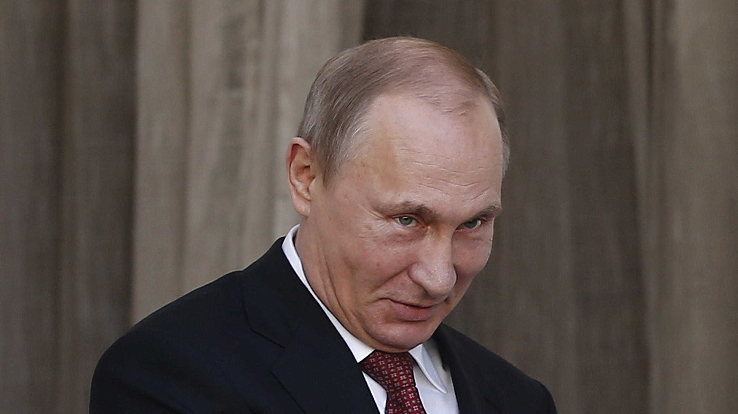 articles/2014/12/16/putin-can-t-bully-or-bomb-a-recession/141216-gross-putin-ruble-tease_fm7foo