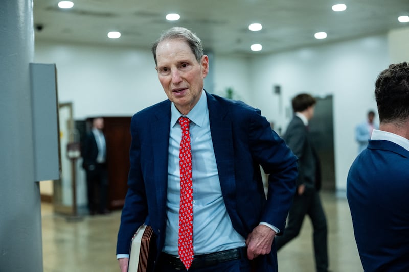 Wyden called on the DOJ and FBI to "immediately produce" all FBI 302 reports.