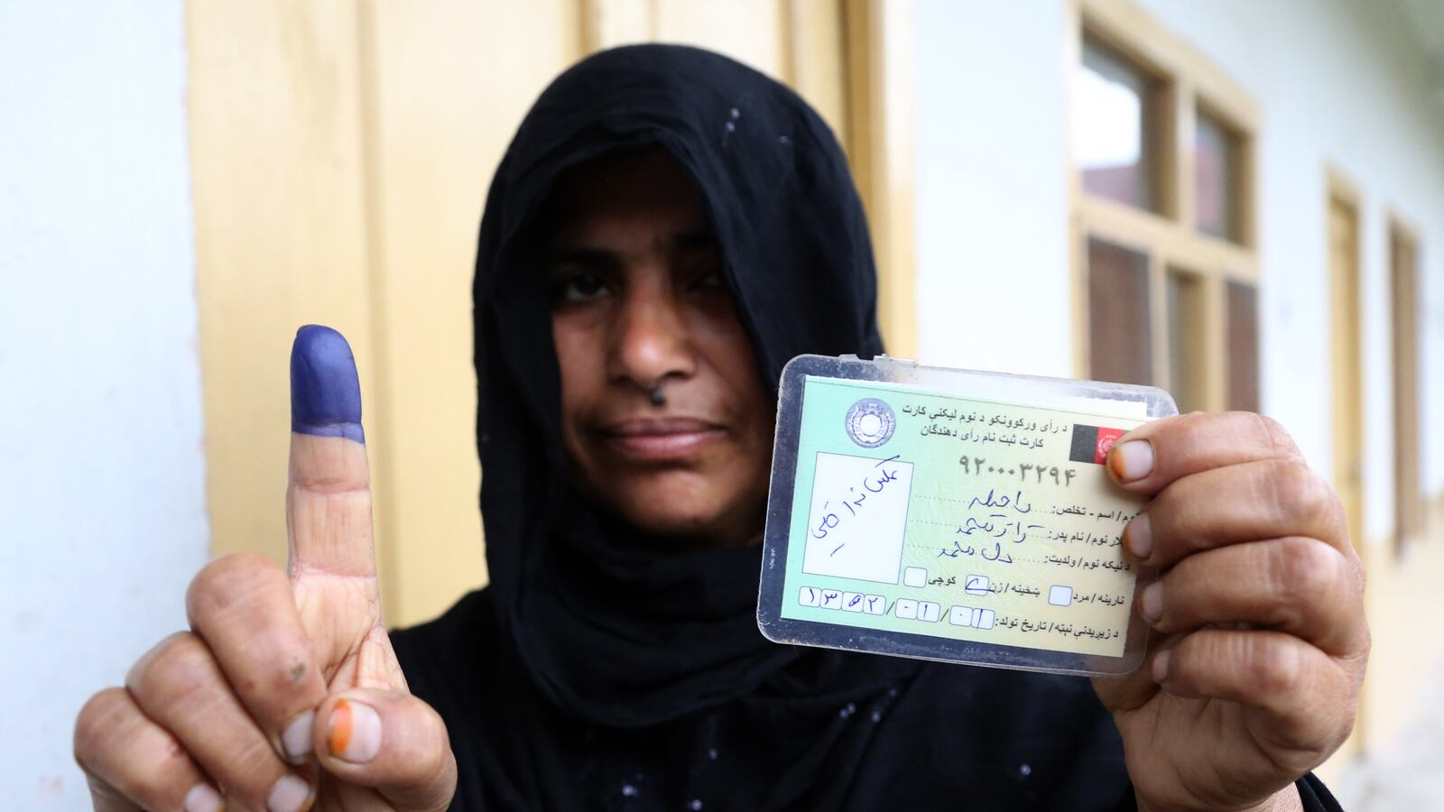 articles/2014/04/07/would-you-risk-your-life-to-vote-it-looks-like-7-million-afghans-did/140406-afghan-elections-tease_feegj9