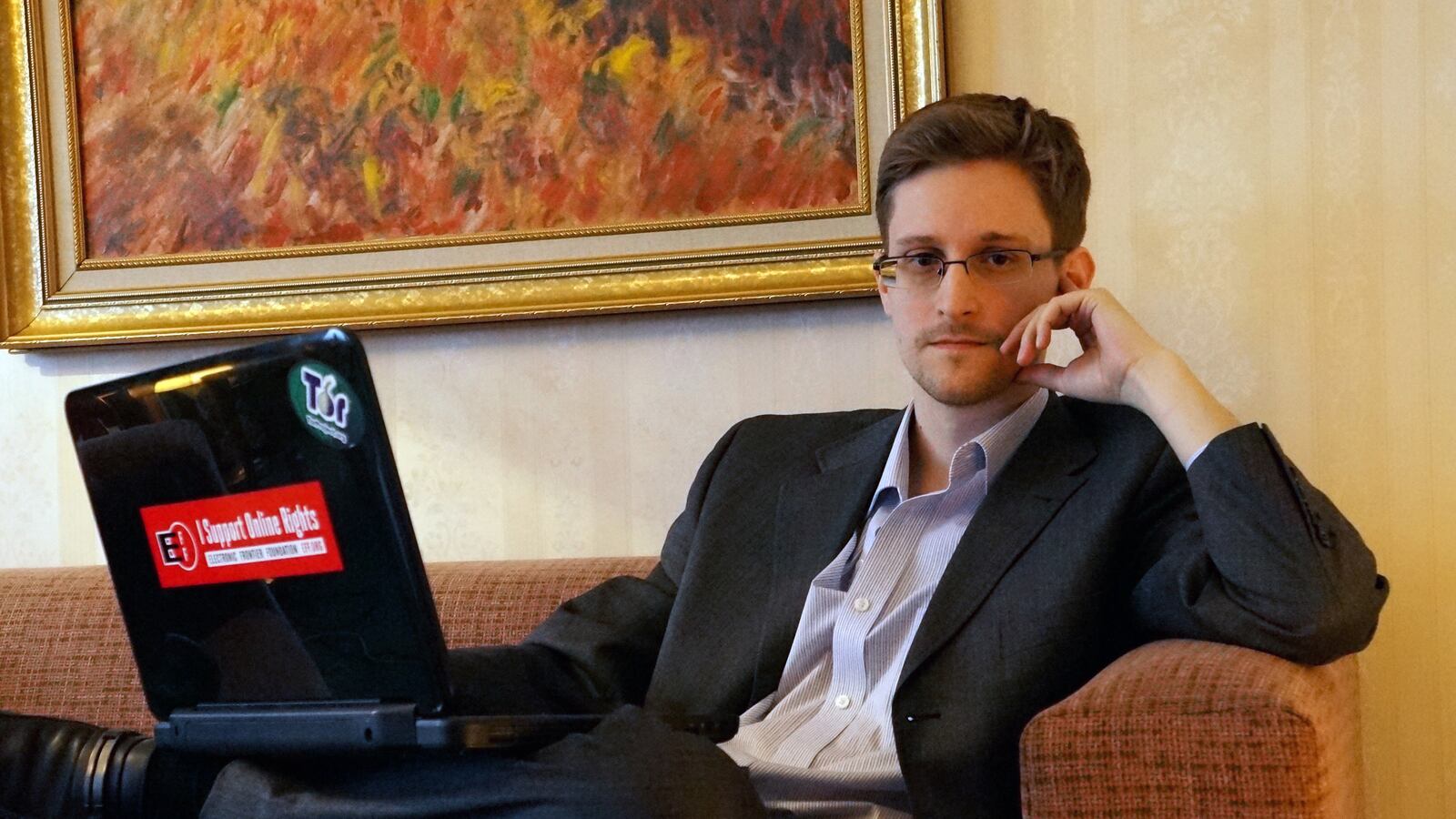 cheats/2014/01/22/snowden-i-m-no-russian-spy/140122-snowden-cheat_sgoacn