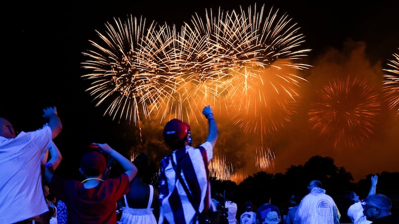 People watch a fireworks display that is attempting the largest firework display in history with 850,000 fireworks, at a Fourth of July rally featuring U.S. President Donald Trump, marking the 250th anniversary of U.S. independence, on the National Mall in Washington, D.C., U.S., July 5, 2026. REUTERS/Evan Vucci